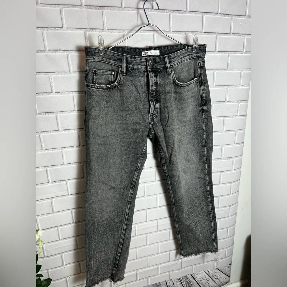 Zara denimwear Men’s gray wash Jeans/size 34